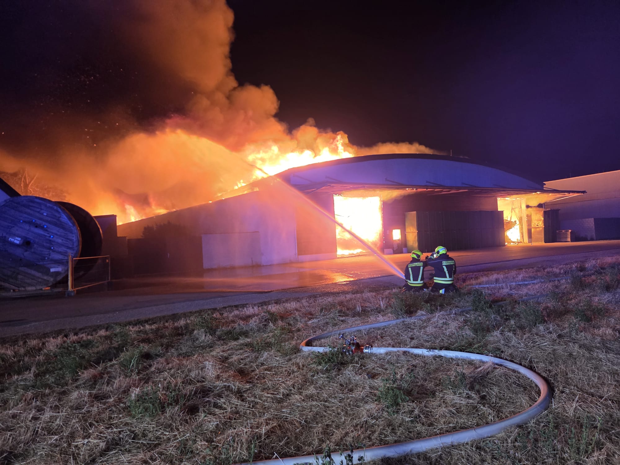 Brandeinsatz (B4) - Gebäudebrand groß in Mannsdorf am 15. Juli 2026